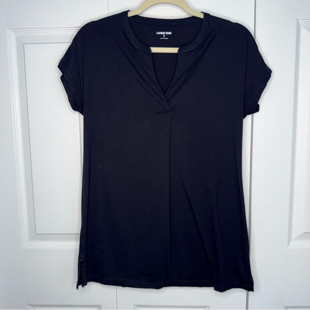 Lands' End Women's‎ Classic Black Short Sleeve Pleated front Top XS